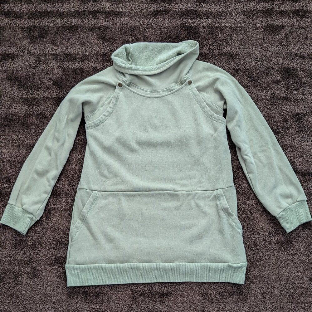 Latched Mama harbor snap